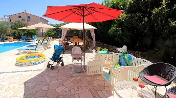 Holiday House with Pool in Okrug Gornji