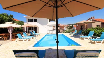 Holiday House with Pool in Okrug Gornji