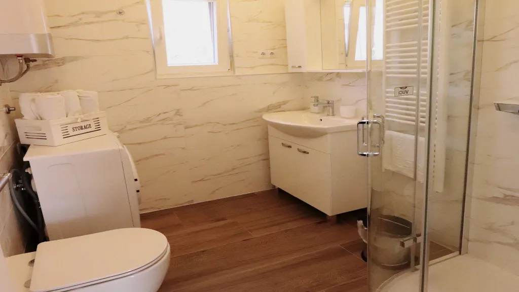 Holiday House with Pool in Okrug Gornji