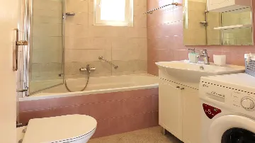 Holiday House with Pool in Okrug Gornji