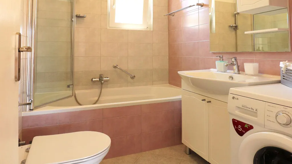 Holiday House with Pool in Okrug Gornji