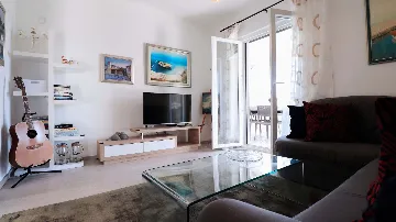 Holiday House with Pool in Okrug Gornji