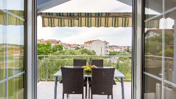 Sea View Apartment in Okrug Gornji for 4