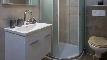 Sea View Apartment in Okrug Gornji for 4