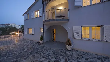 Sea View Apartment in Okrug Gornji for 4