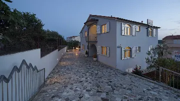 Sea View Apartment in Okrug Gornji for 4