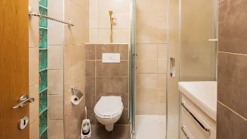 Sea View Balcony Apartment in Okrug Gornji