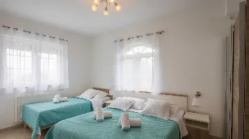 Sea View Balcony Apartment in Okrug Gornji