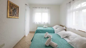 Sea View Balcony Apartment in Okrug Gornji