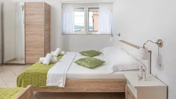 Sea-View Balcony Apartment in Okrug Gornji