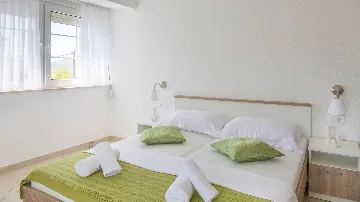 Sea-View Balcony Apartment in Okrug Gornji