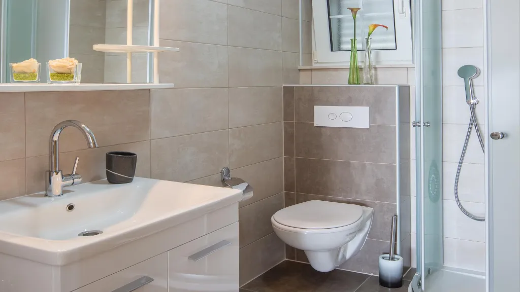 Sea-View Balcony Apartment in Okrug Gornji