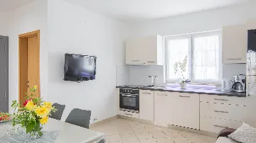 Sea-View Balcony Apartment in Okrug Gornji