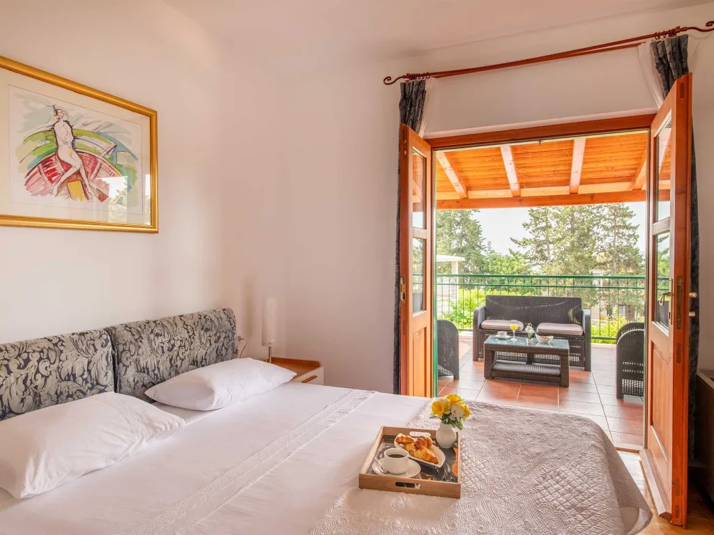 Hvar Villa for 8 Guests with Pool