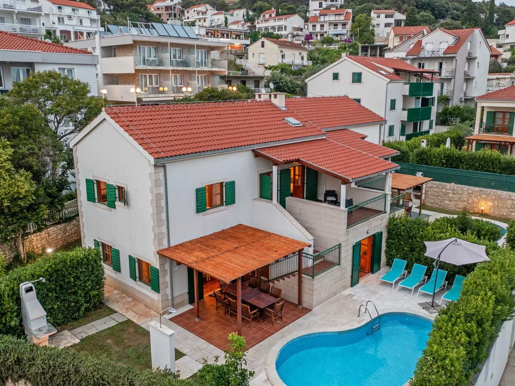 Hvar Villa for 8 Guests with Pool