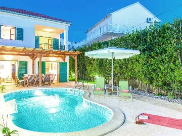 Villa in Hvar for 8 Guests with Pool