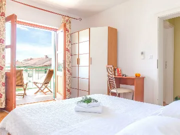 Villa in Hvar for 8 Guests with Pool