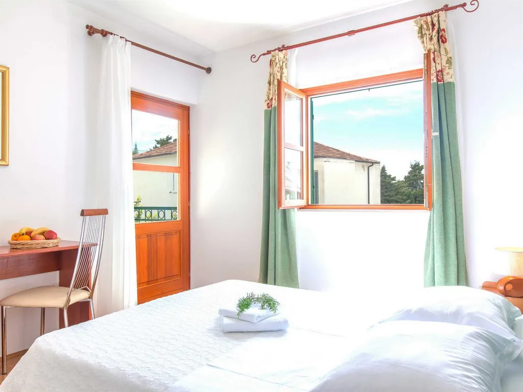 Villa in Hvar for 8 Guests with Pool