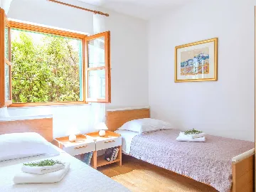 Villa in Hvar for 8 Guests with Pool