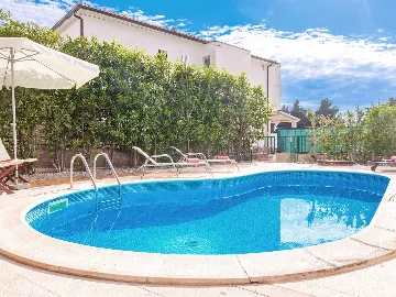 Villa in Hvar for 8 Guests with Pool