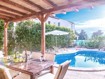 Villa in Hvar for 8 Guests with Pool