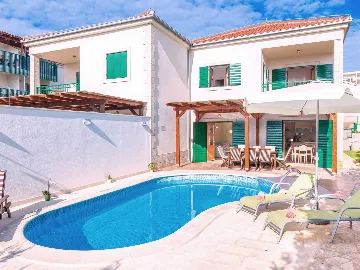 Villa in Hvar for 8 Guests with Pool