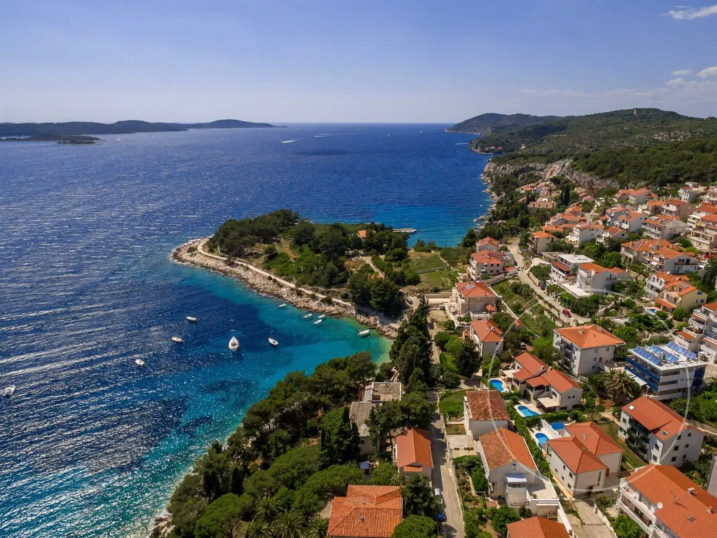Villa in Hvar for 8 Guests with Pool