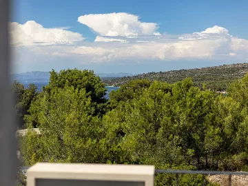 Villa with Pool in Milna for 8 Guests