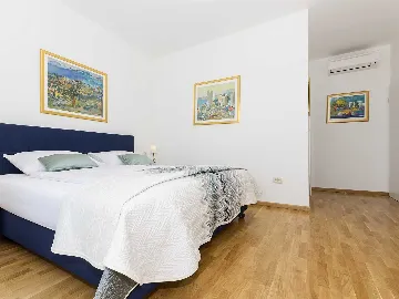 Villa with Pool in Milna for 8 Guests