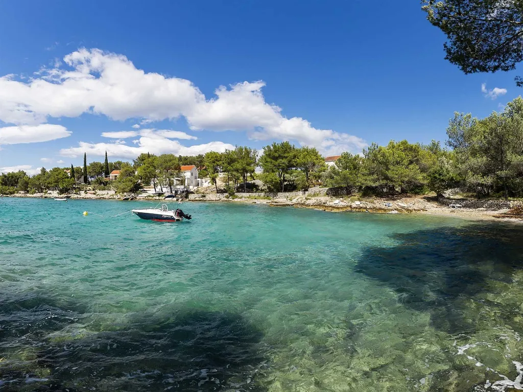 Villa with Pool in Milna for 8 Guests