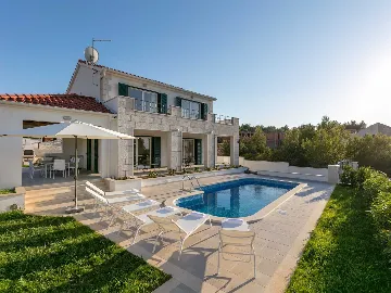 Villa with Pool in Milna for 8 Guests