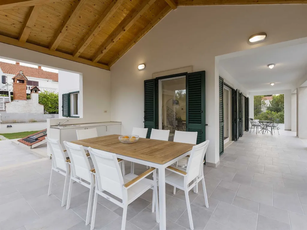 Villa with Pool in Milna for 8 Guests