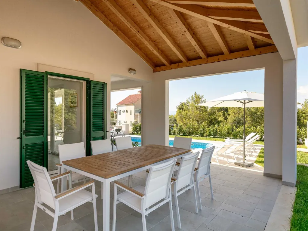 Villa with Pool in Milna for 8 Guests
