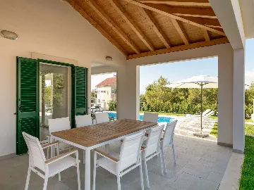 Villa with Pool in Milna for 8 Guests