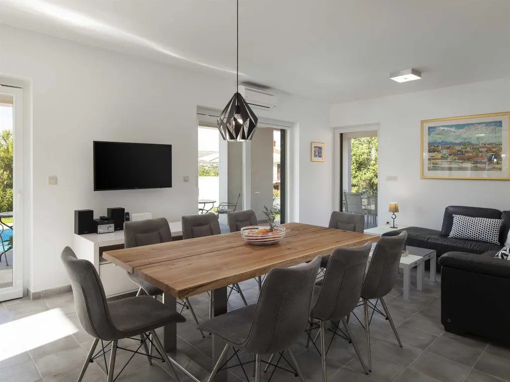 Villa with Pool in Milna for 8 Guests