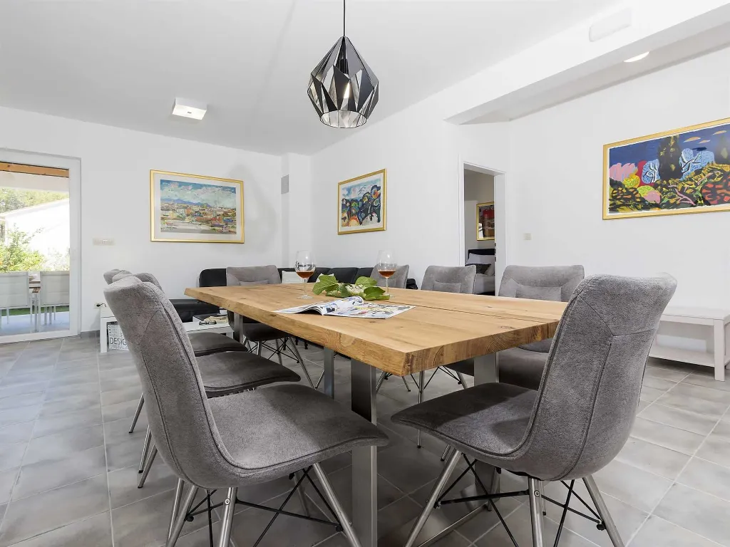 Villa with Pool in Milna for 8 Guests
