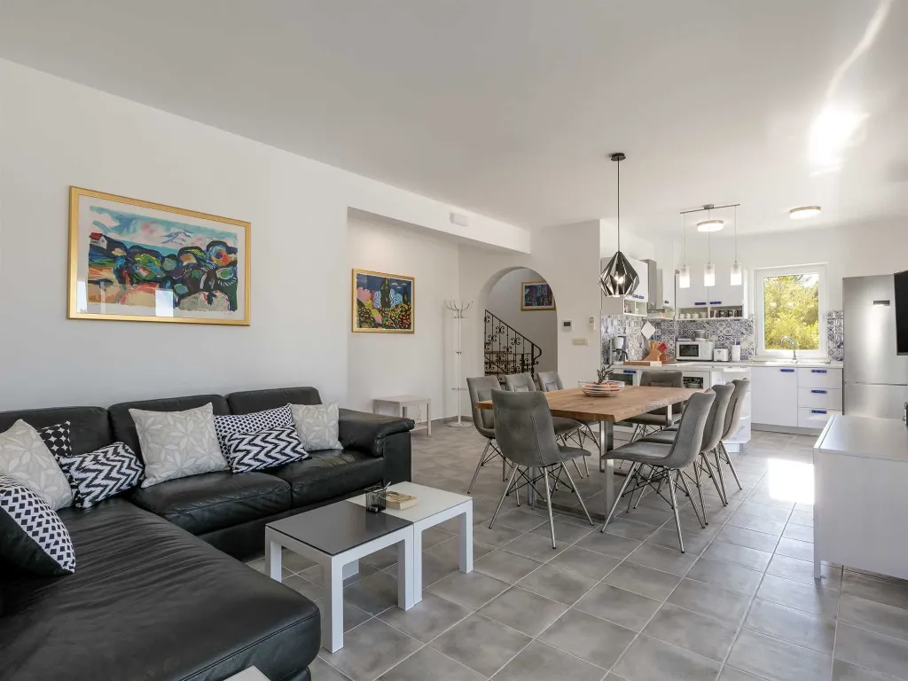 Villa with Pool in Milna for 8 Guests