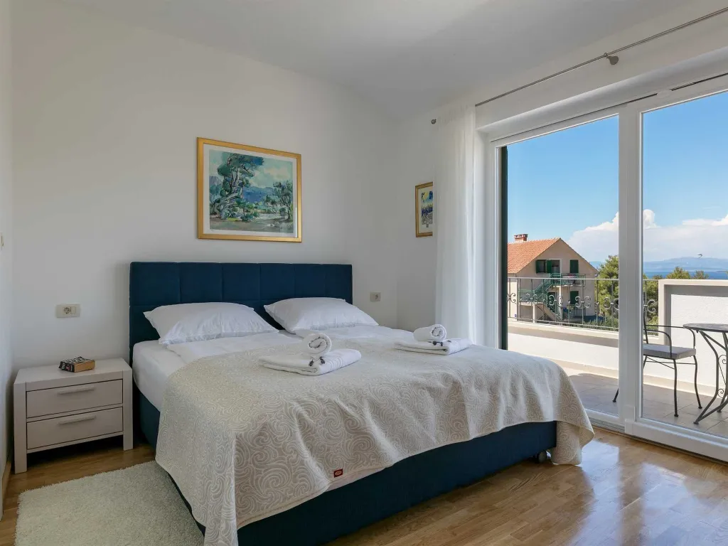 Villa with Pool in Milna for 8 Guests