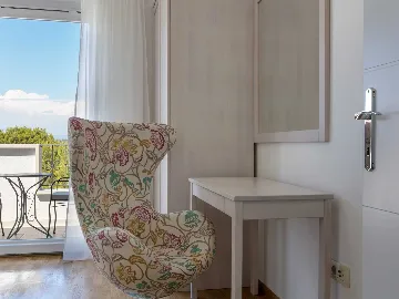 Villa with Pool in Milna for 8 Guests