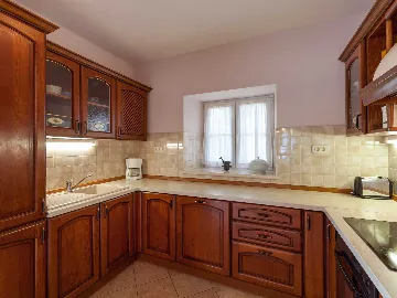 4-Bedroom Villa for 8-10 Guests in Sumartin