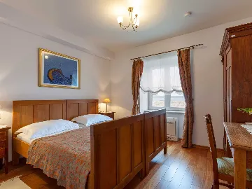 4-Bedroom Villa for 8-10 Guests in Sumartin