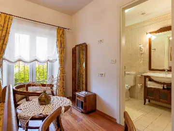 4-Bedroom Villa for 8-10 Guests in Sumartin