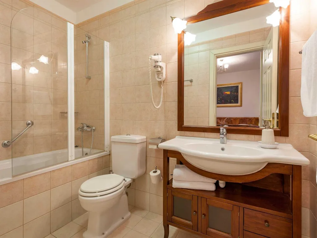 4-Bedroom Villa for 8-10 Guests in Sumartin
