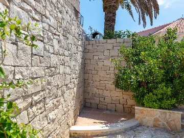 4-Bedroom Villa for 8-10 Guests in Sumartin