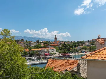 4-Bedroom Villa for 8-10 Guests in Sumartin