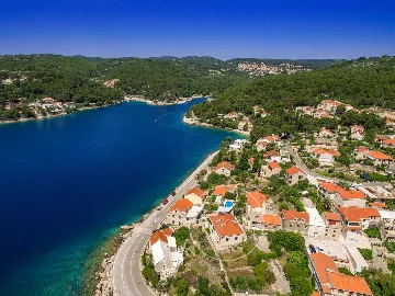 4-Bedroom Villa for 8-10 Guests in Sumartin