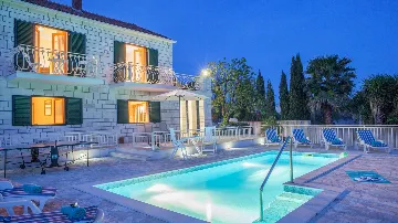 Villa for 10 in Sumartin