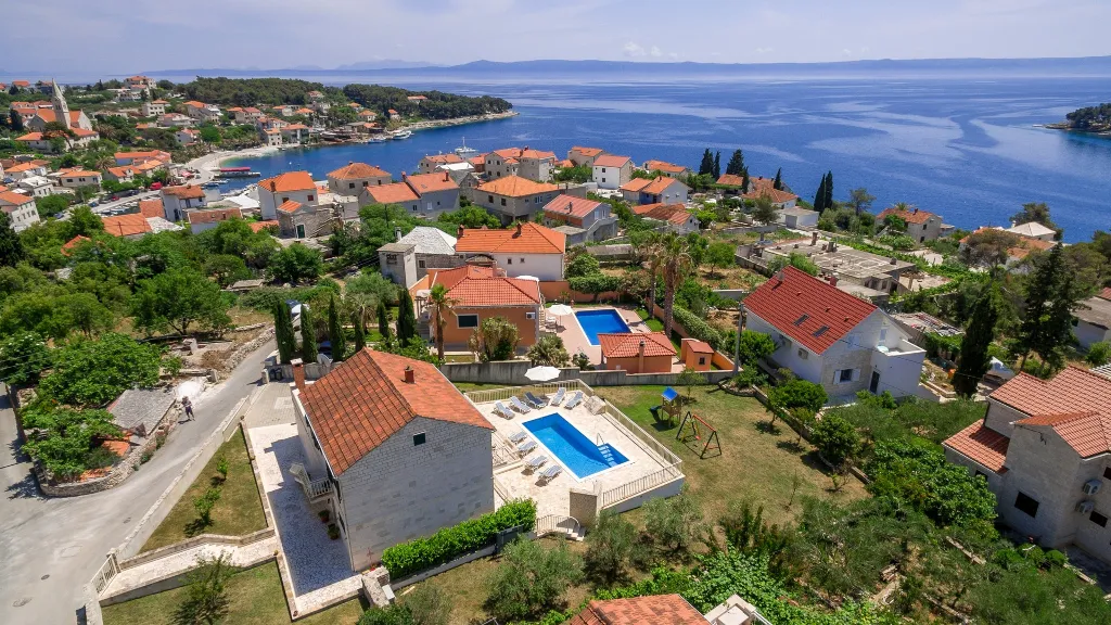 Villa for 10 in Sumartin