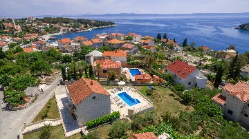 Villa for 10 in Sumartin