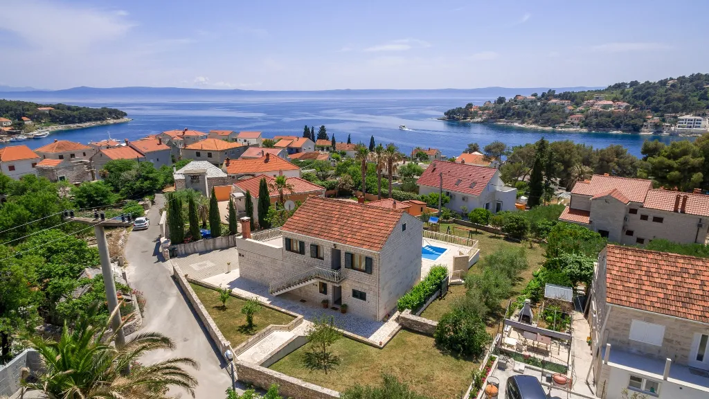 Villa for 10 in Sumartin